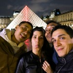 Devant le Louvre